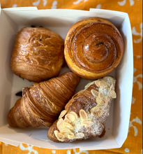 Load image into Gallery viewer, ASSORTED PASTRIES/ GIFT HAMPER
